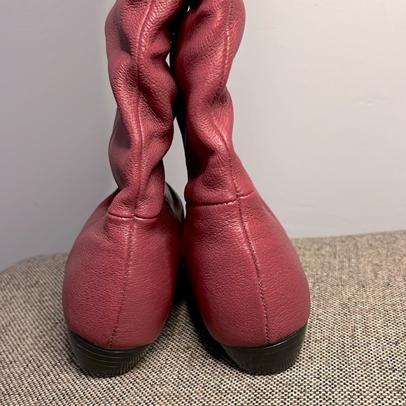 Classique red leather upper boots, size 6 1/2M - Picture 4 of 13
